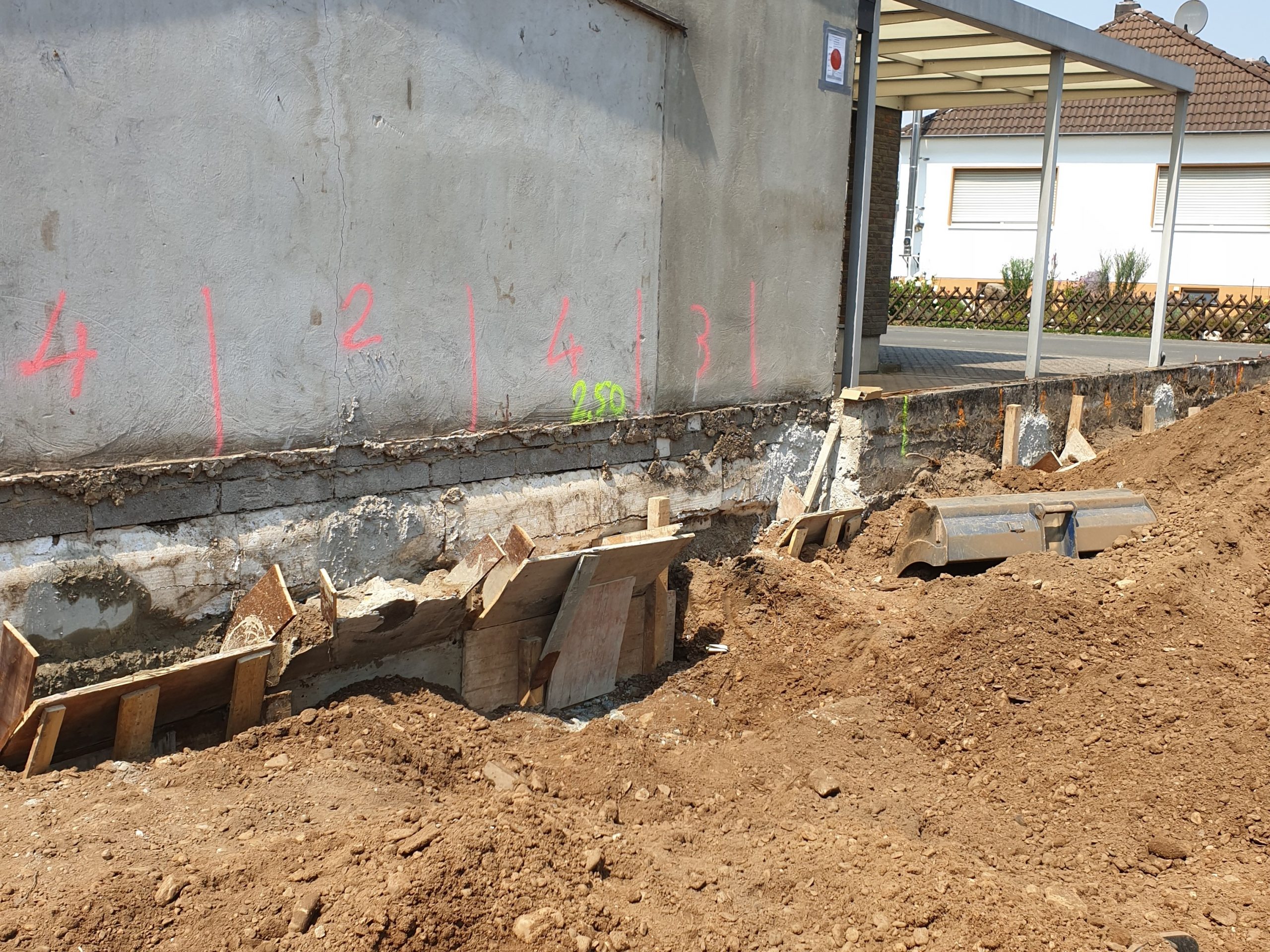 depth-of-field-photo-of-man-sitting-on-chair-while-holding-1600x900px