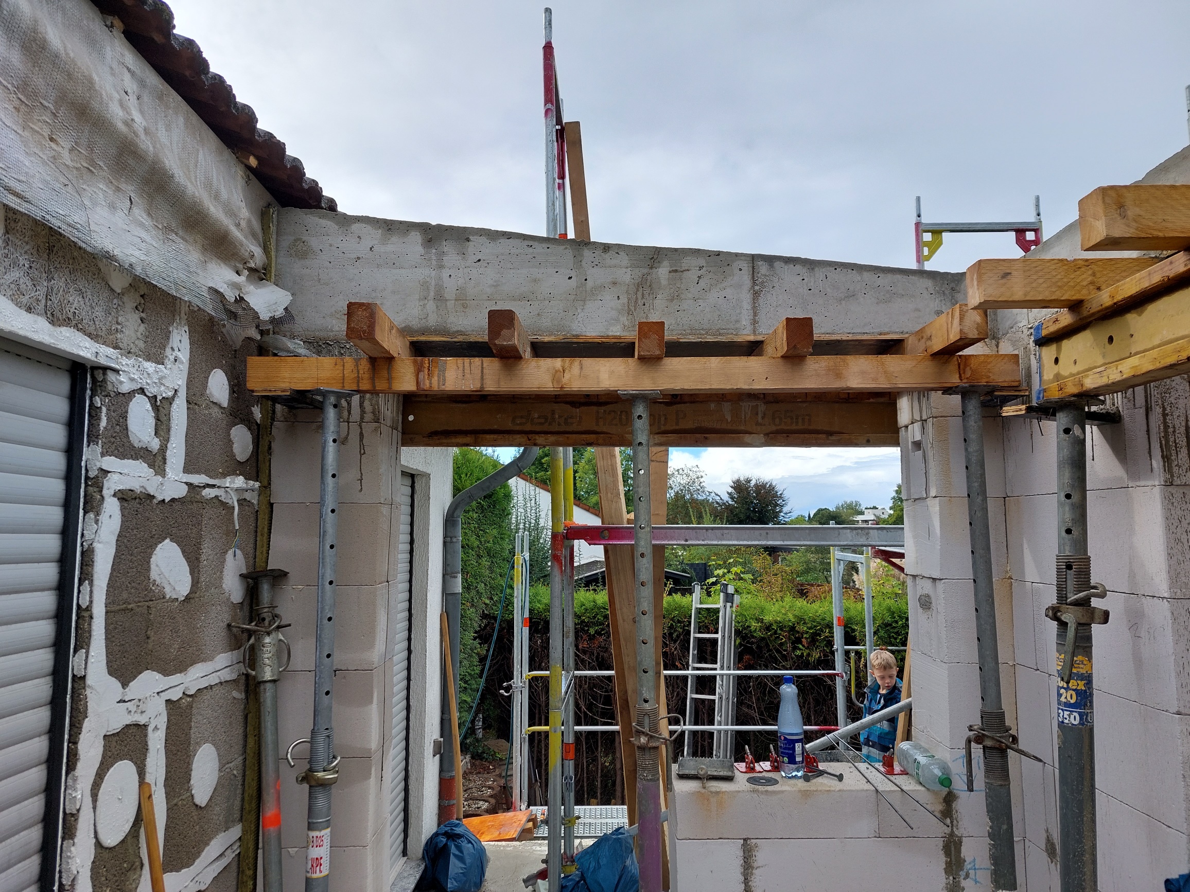 depth-of-field-photo-of-man-sitting-on-chair-while-holding-1600x900px