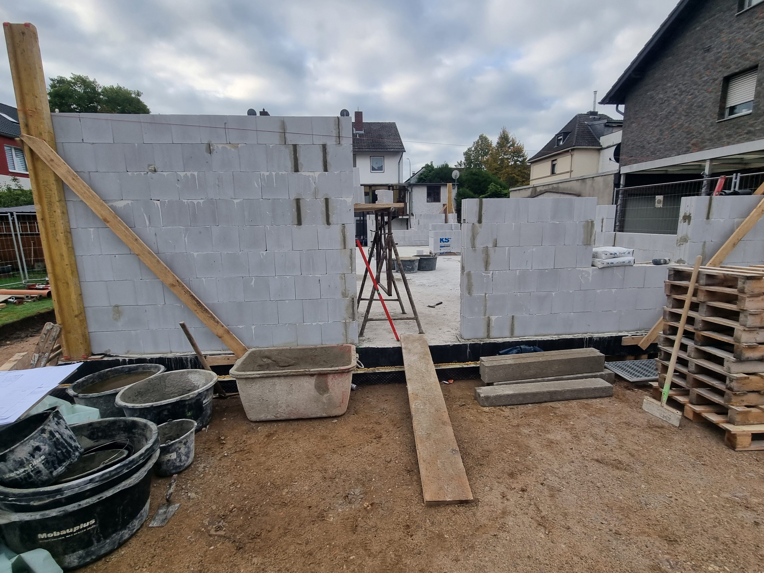 depth-of-field-photo-of-man-sitting-on-chair-while-holding-1600x900px