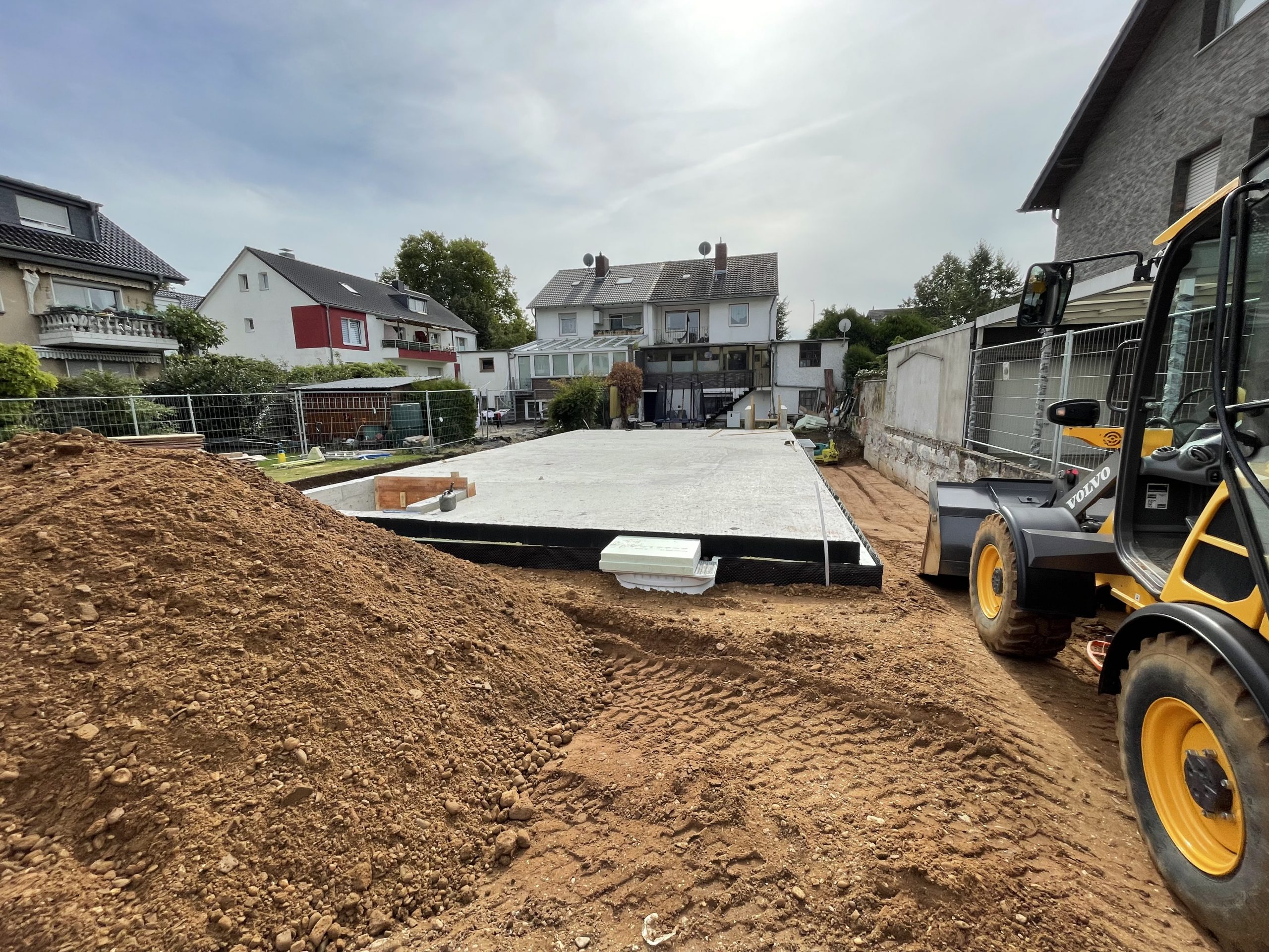 depth-of-field-photo-of-man-sitting-on-chair-while-holding-1600x900px