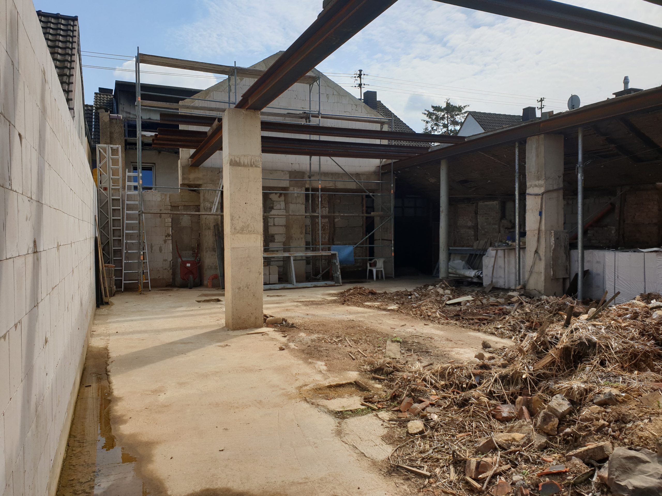 depth-of-field-photo-of-man-sitting-on-chair-while-holding-1600x900px