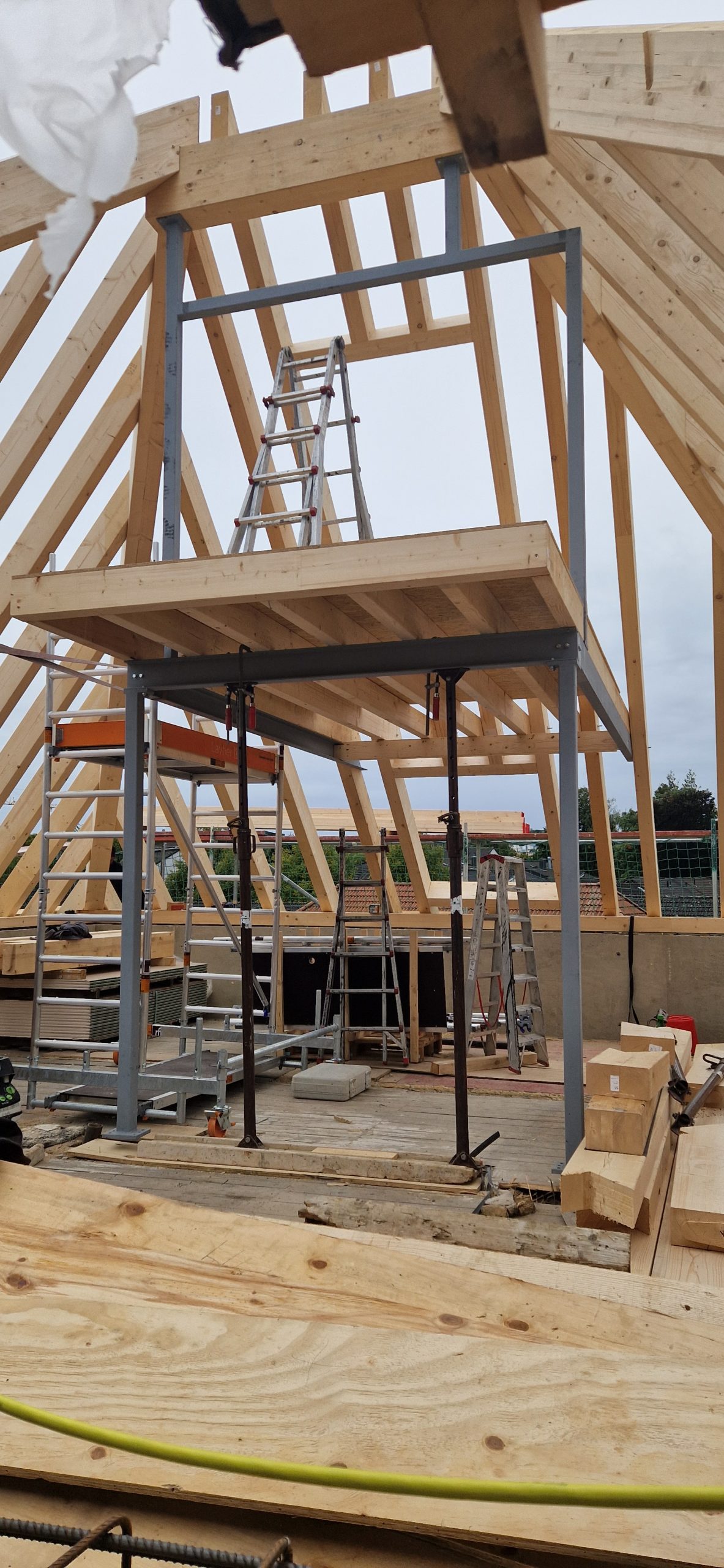 depth-of-field-photo-of-man-sitting-on-chair-while-holding-1600x900px